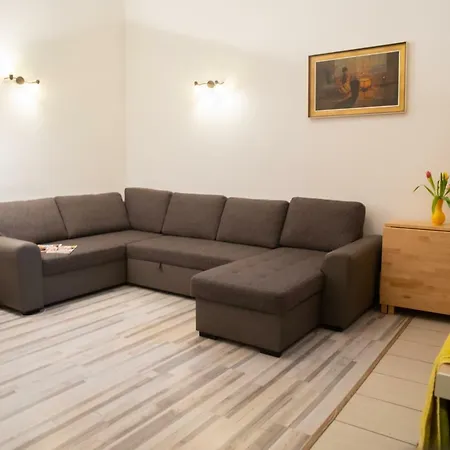 Modern Central Flat For 2 Budapest
