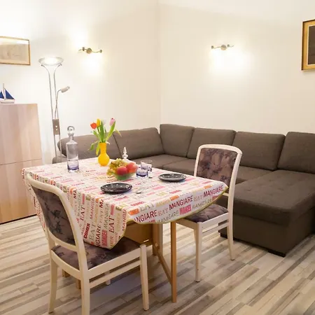 Modern Central Flat For 2 Apartment *